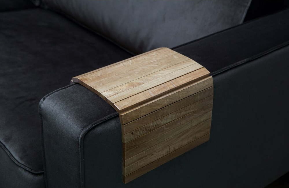 Dřevěná flexibilní područka na pohovku