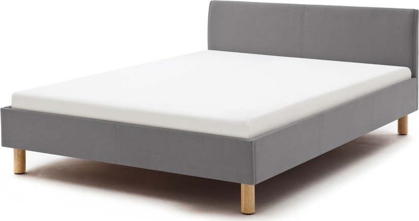 Světle šedá čalouněná dvoulůžková postel 140x200 cm