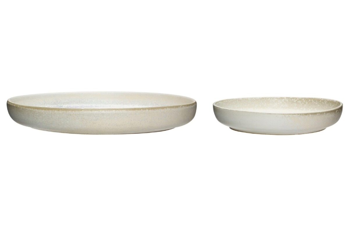 Sada dvou bílých keramických talířů
