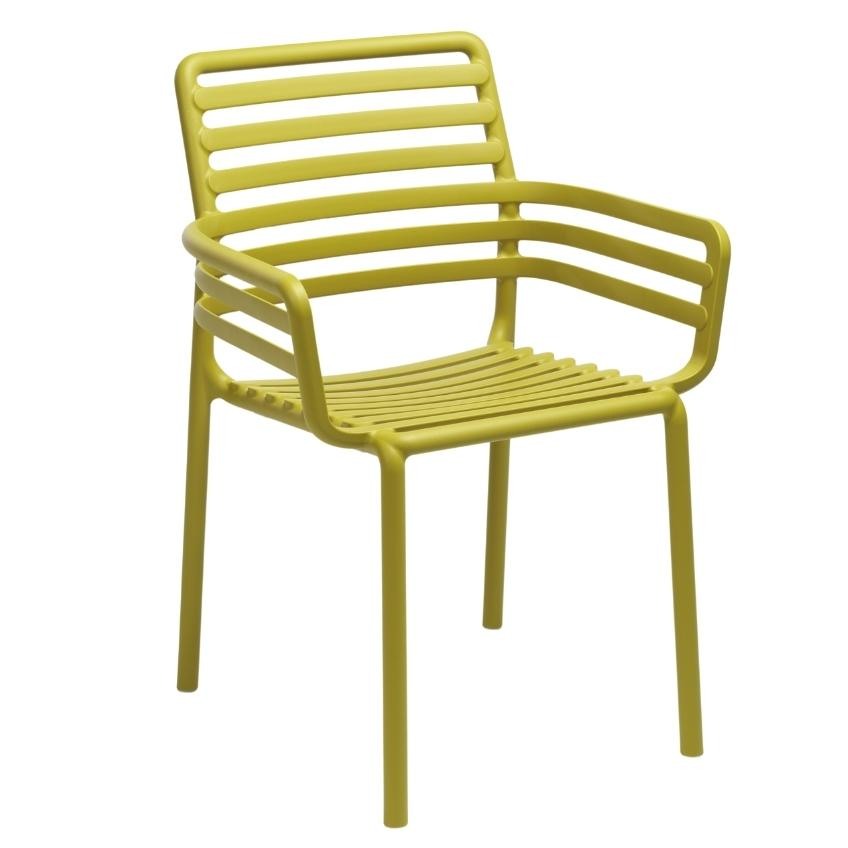 Žlutá plastová zahradní židle
