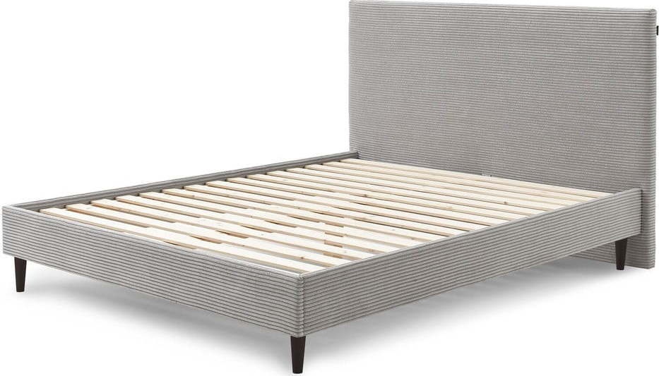 Světle šedá čalouněná dvoulůžková postel s roštem 180x200