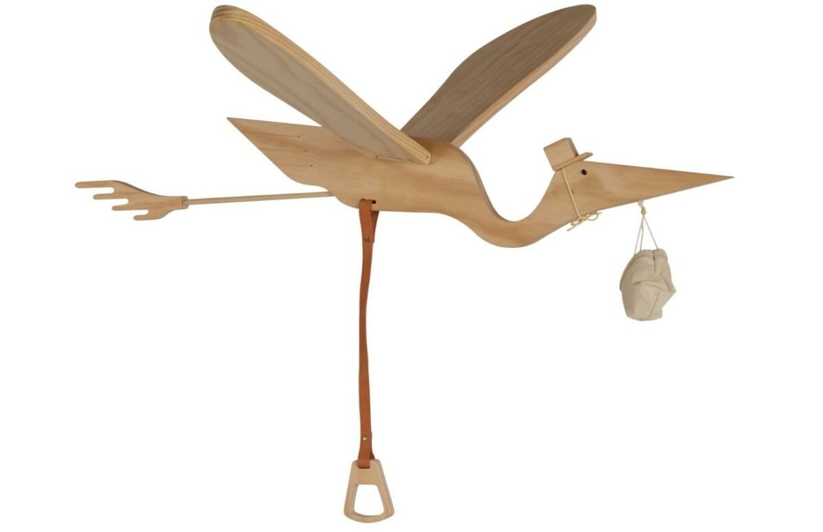 Dřevěná závěsná dekorace letící čáp Quax Stork