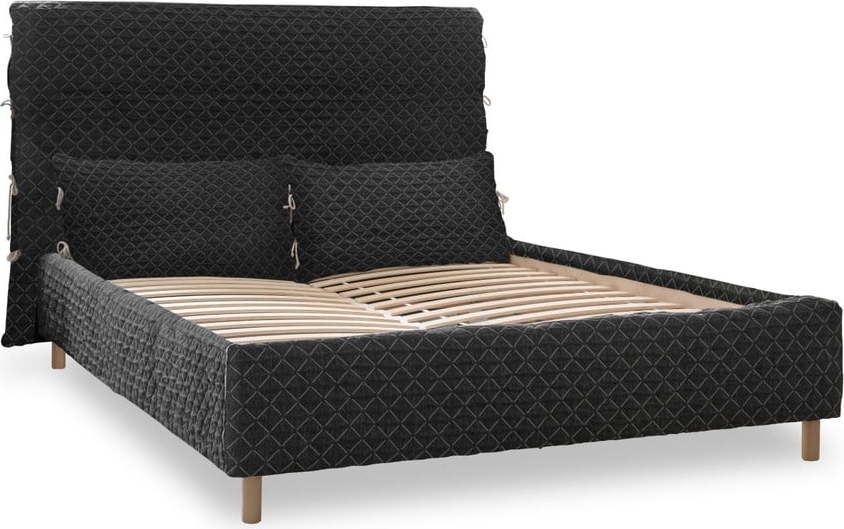 Černá čalouněná dvoulůžková postel s roštem 180x200