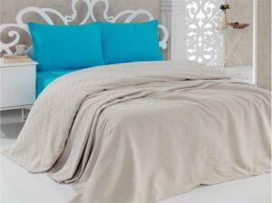Béžový bavlněný přehoz přes postel